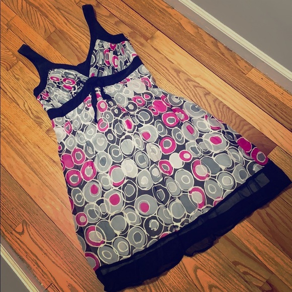 sangria Dresses & Skirts - Pink & Gray Geometric circle dress